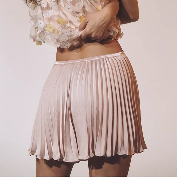 Anthropologie Silky Plissé Shorts - Picture 4 of 4